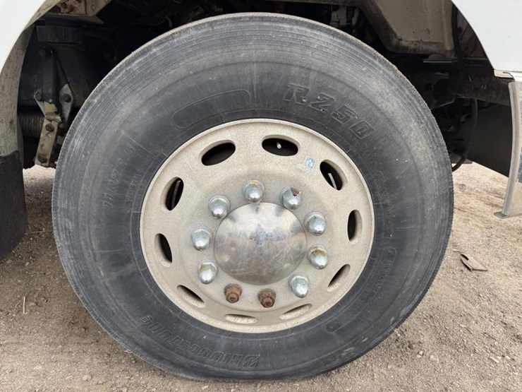 2003-peterbilt-330-image-74