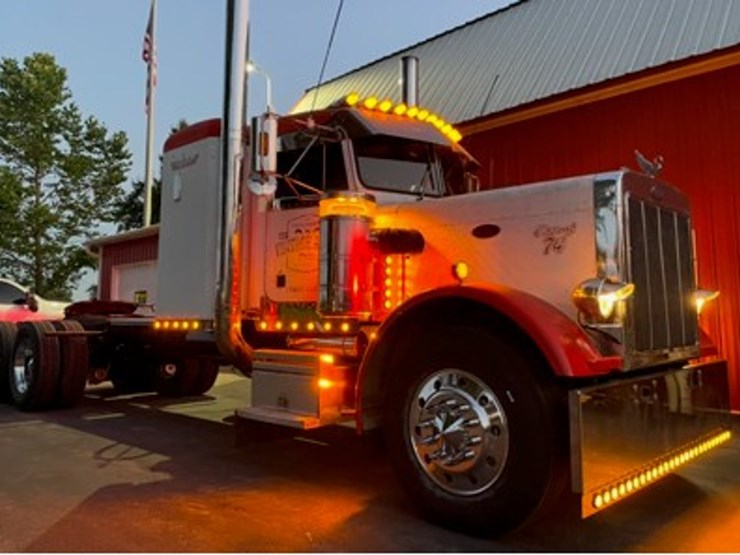 1974-peterbilt-359-image-2