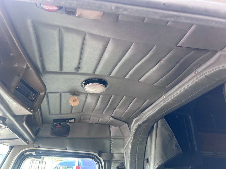 1998-peterbilt-379-image-46