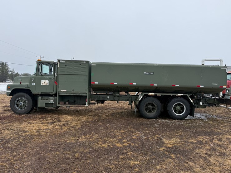 1984-mack-dm492s-image-2