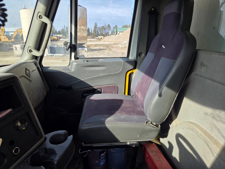 2012-international-7600-image-55