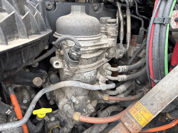 2016-massey-ferguson-8-image-15