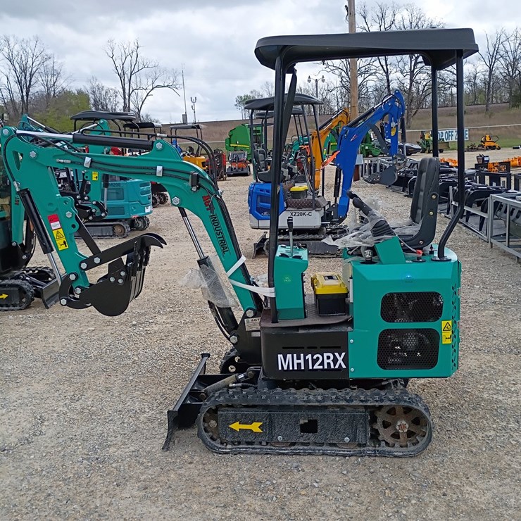 #24170 • 2025 AGT MH12RX Mini Excavator