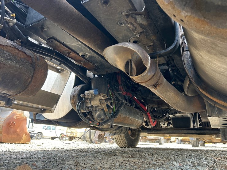 2017-kenworth-t680-image-40