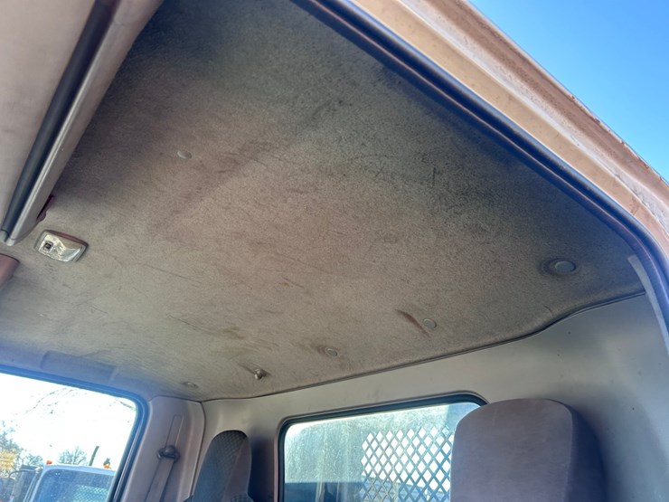 2012-isuzu-npr-image-40