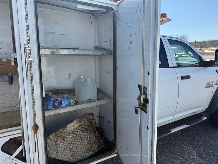 #1060-•-2015-ram-5500-heavy-duty-service-truck-image-23