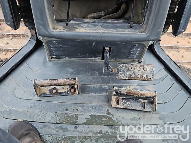 2012-caterpillar-d5k2-xl-image-32