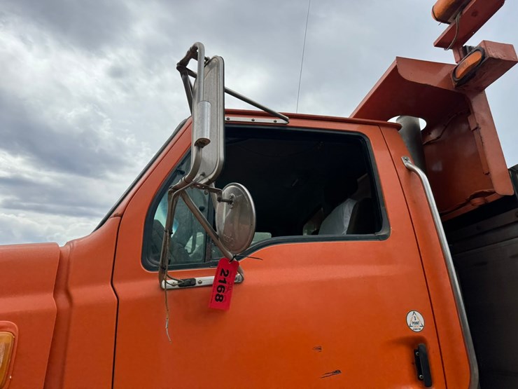 #2168-•-2001-sterling-4x2-snow-plow-truck-image-11