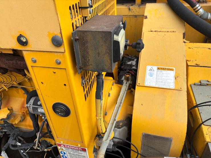 2005-gmc-t7500-image-47