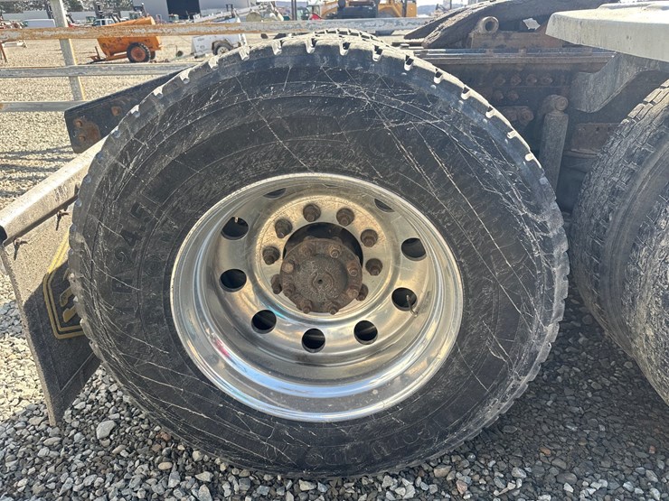 2014-massey-ferguson-8-image-59