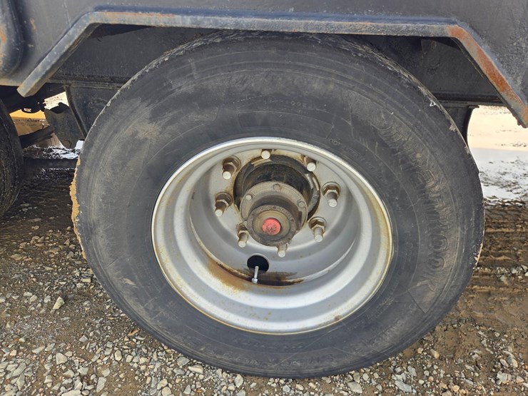 2013-massey-ferguson-8-image-39