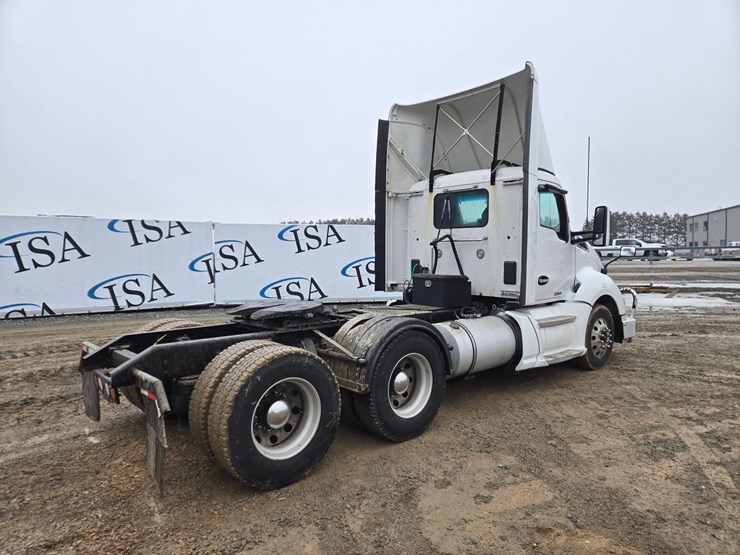 2017-kenworth-t680-image-5