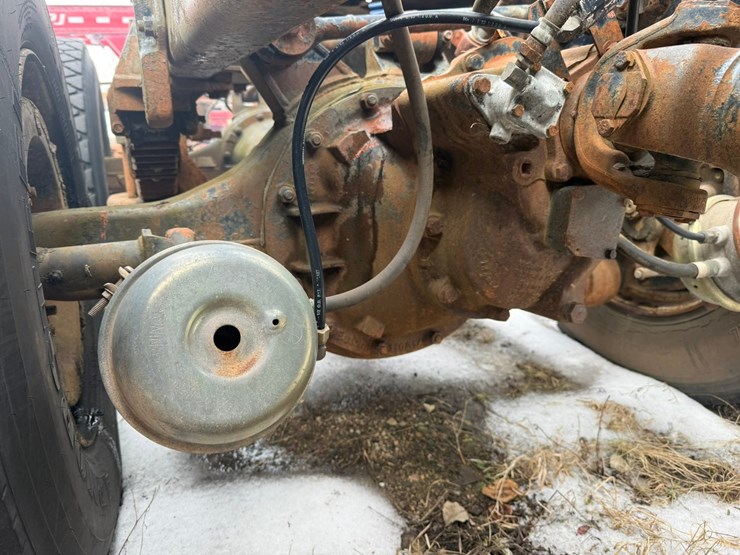 #1117-•-volvo-whitegmc-day-cab-truck-tractor-image-39