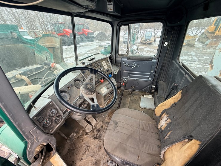 1999-mack-dm690-image-59