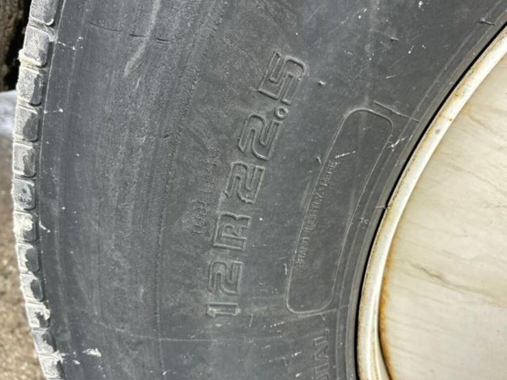 2004-freightliner-fl80-image-96