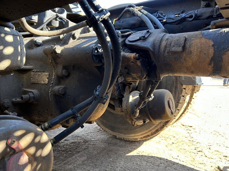 2020-kenworth-t880-image-31