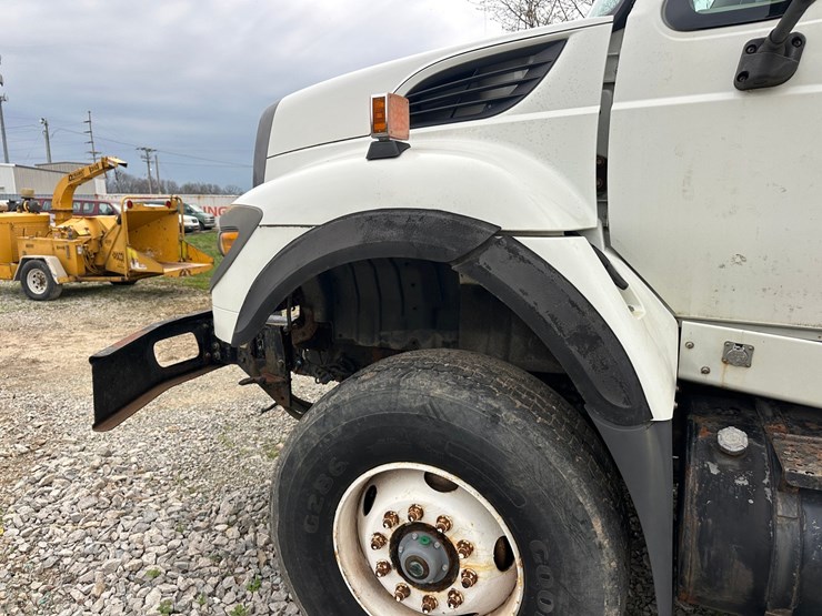 2007-international-7600-image-10