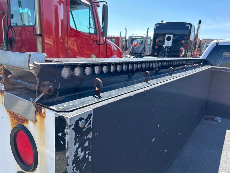 2018-chevrolet-3500-image-30