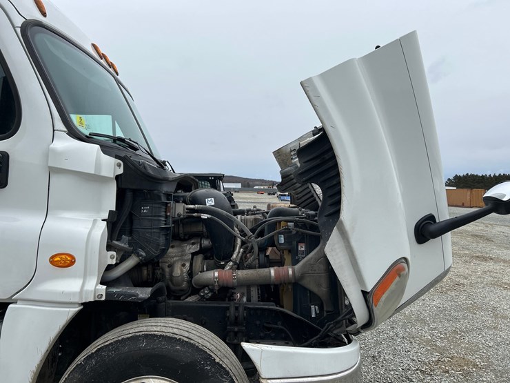 2017-massey-ferguson-8-image-40