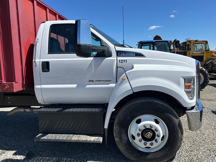 2023-ford-f750-image-11
