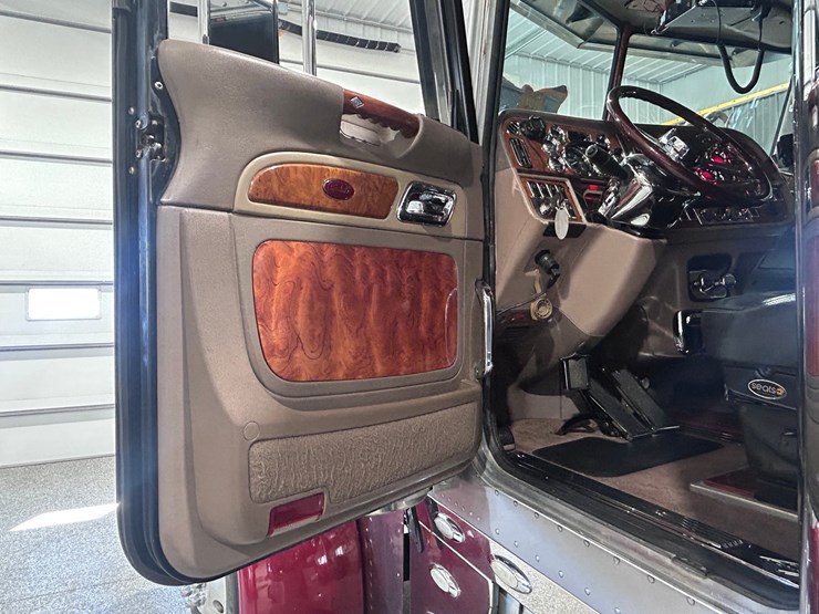 2007-peterbilt-379-image-45