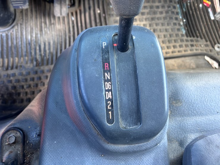 2013-isuzu-npr-image-52