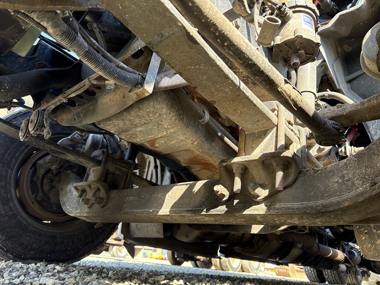 #2199-•-2020-international-a26-sleeper-cab-truck-tractor-image-48