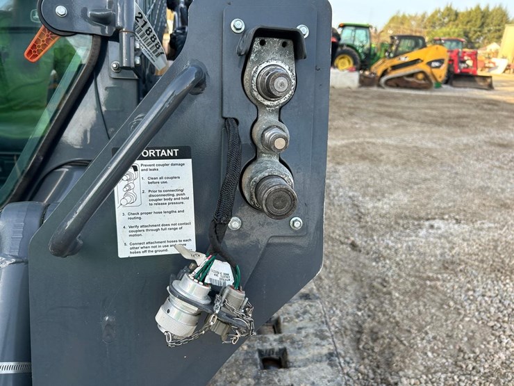 2024-deere-325g-image-11