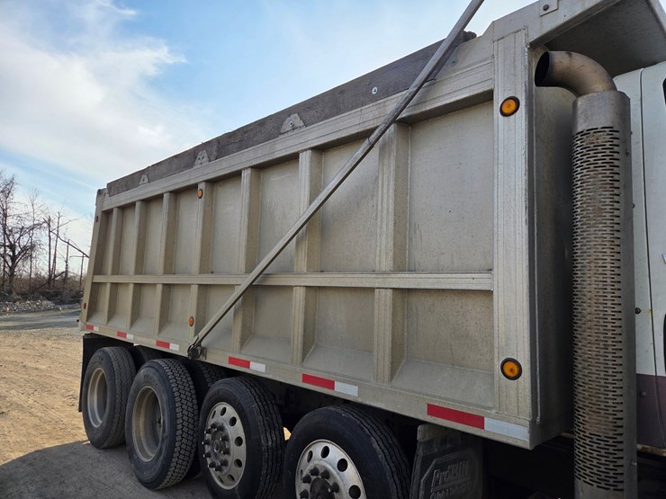 2012-international-7600-image-22