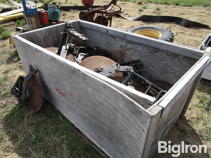 farm-king-side-dress-applicator-openers-image-2