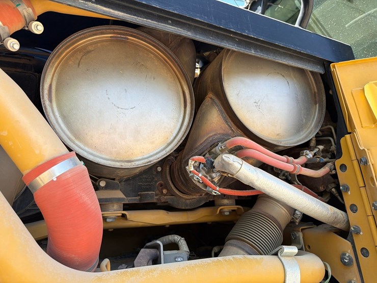 2018-caterpillar-12m3-image-82