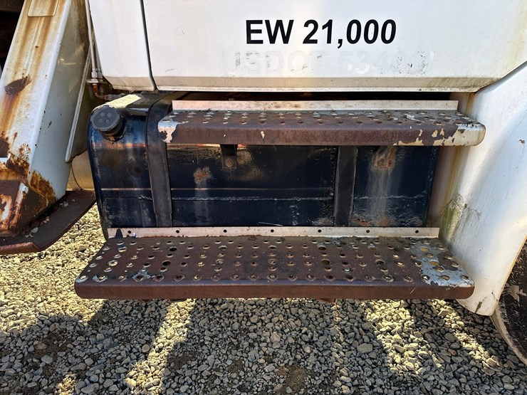 1998-freightliner-fl70-image-54