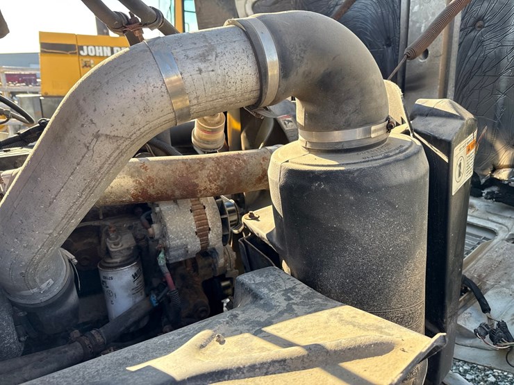 1998-freightliner-fl70-image-20