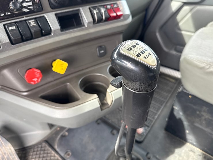 2019-kenworth-t680-image-63