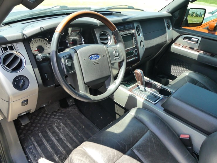 2010-ford-expedition-image-11