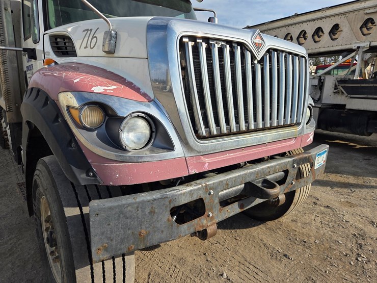 2012-international-7600-image-9