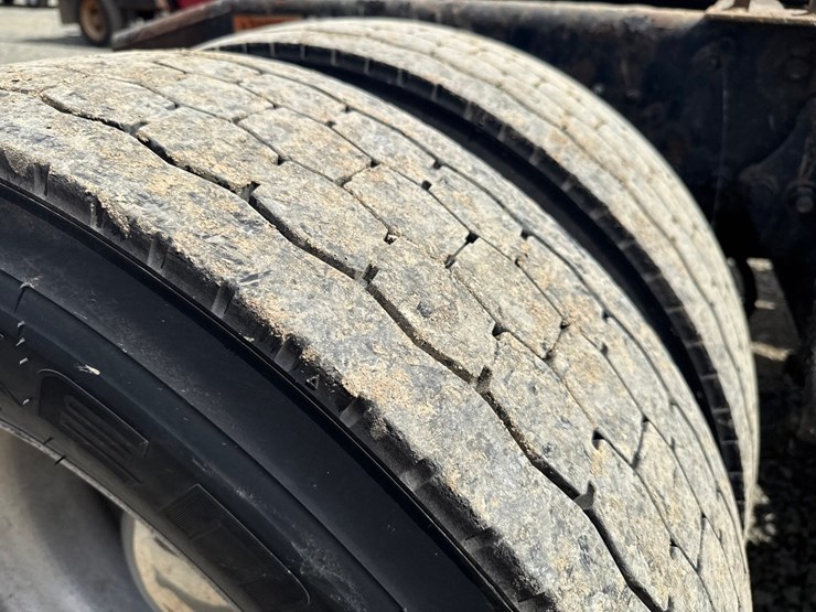 2018-freightliner-122sd-image-78