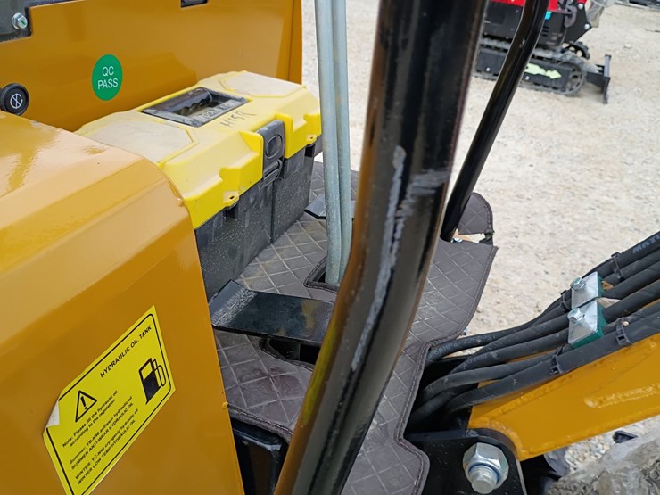 #23947-•-2025-agt-h15r-mini-excavator-image-31