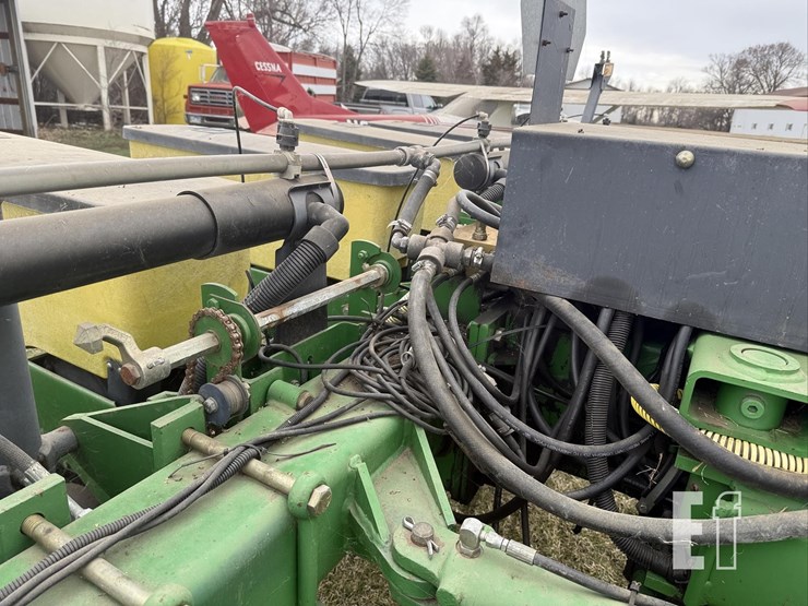 1997-john-deere-1770-image-35