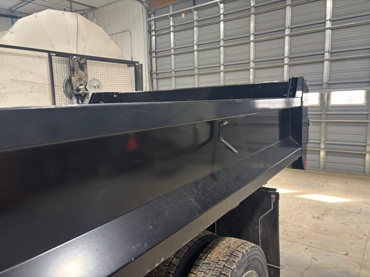 2022-ford-f550-sd-image-53