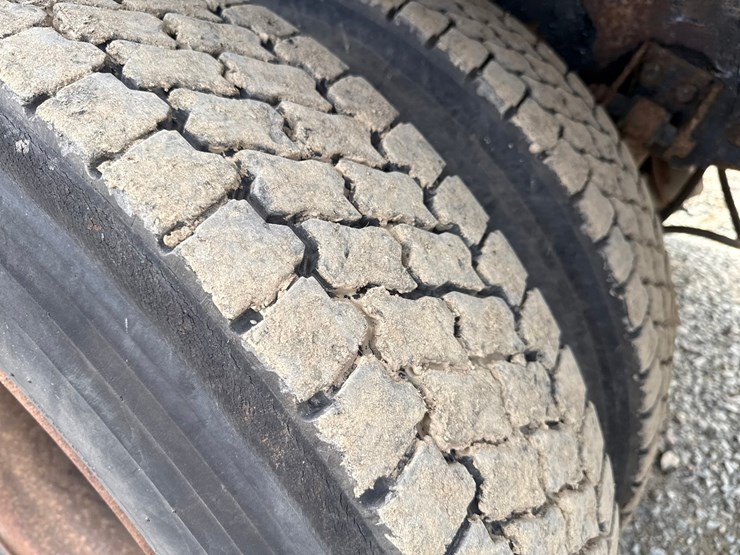 1990-massey-ferguson-8-image-81