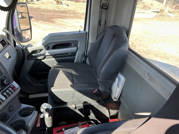 2020-kenworth-t880-image-65
