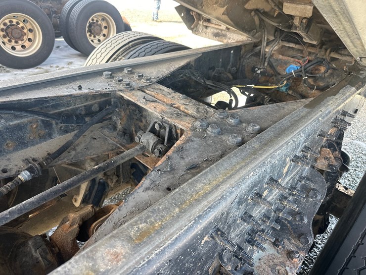 2012-international-7600-image-67