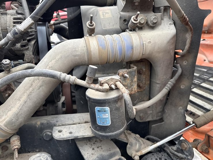 2016-massey-ferguson-8-image-19