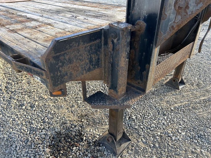 2016-massey-ferguson-8-image-22