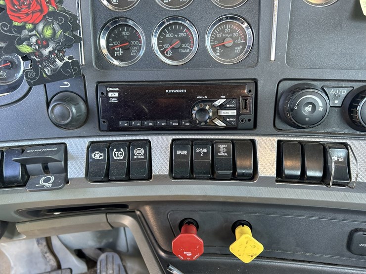 2020-kenworth-t880-image-63