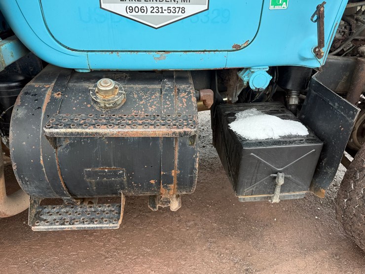 #1056-•-1989-mack-quad-axle-dump-truck-image-44