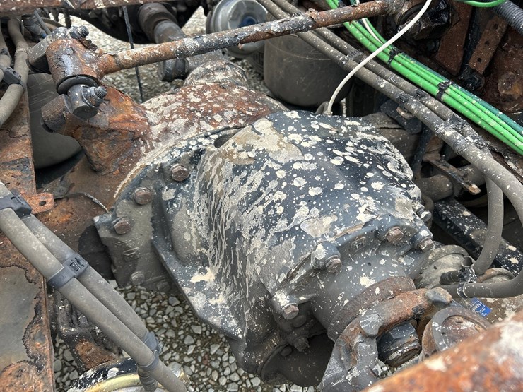 2017-massey-ferguson-8-image-24