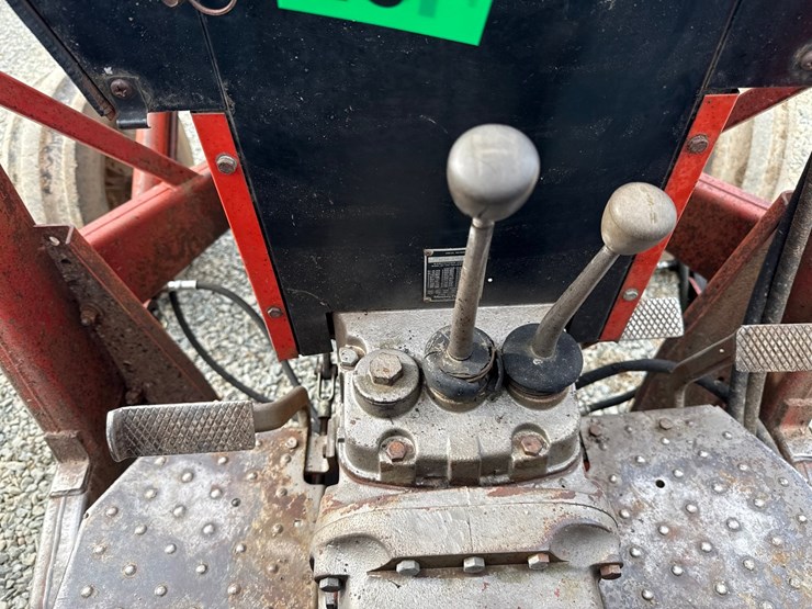 massey-ferguson-265-image-59