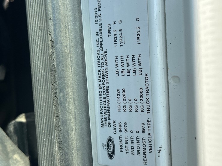 2014-massey-ferguson-8-image-76